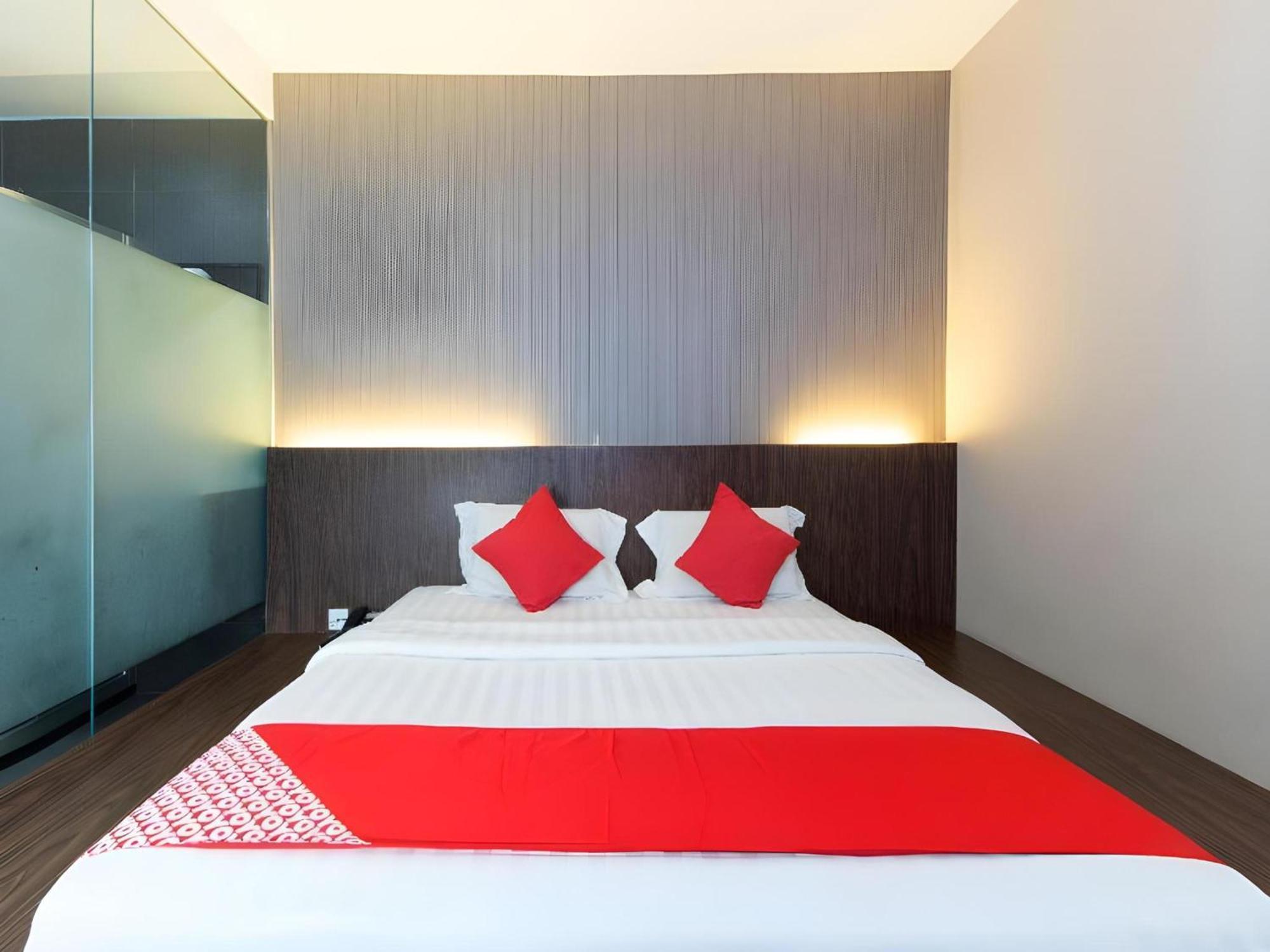 Super Oyo 340 Comfort Hotel Kampong Batu Belah Eksteriør billede